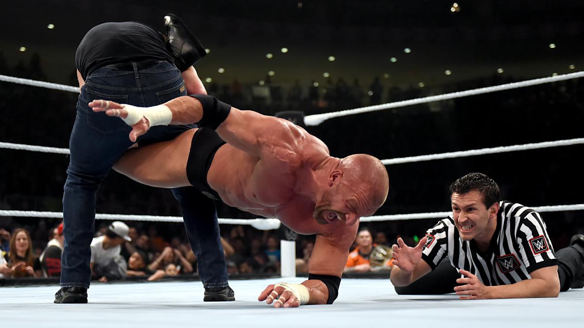 النجم تريبل إتش بطل WWE