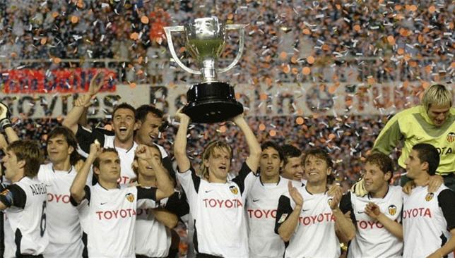 فالنسيا يتوج بلقب الكأس في موسم 2007/2008