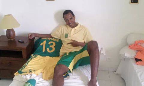 بيجلي وقميص منتخب موريتانيا