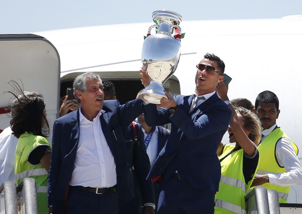Santos and Ronaldo with Cup on return to Lisbon