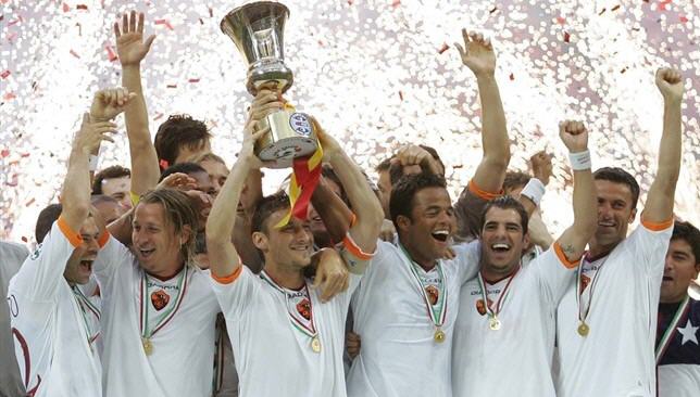روما يتوج بلقب كأس السوبر الإيطالي في عام 2007