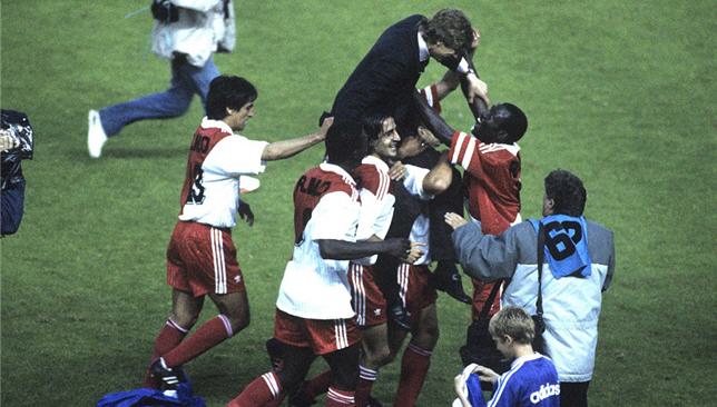 موناكو يفوز بلقب كأس فرنسا مع المدرب آرسين فينجر في عام 1991