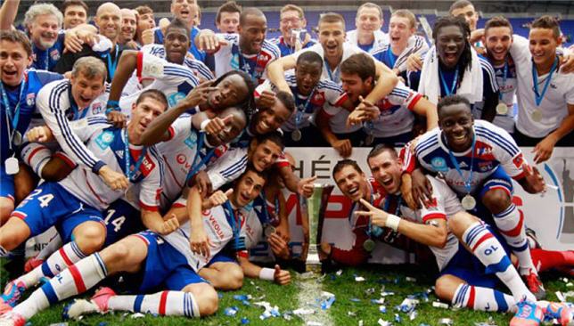 أولمبيك ليون يفوز بكأس الأبطال الفرنسي في عام 2012