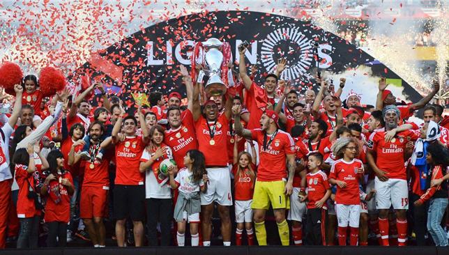بنفيكا يحتفل بلقب الدوري البرتغالي في عام 2016