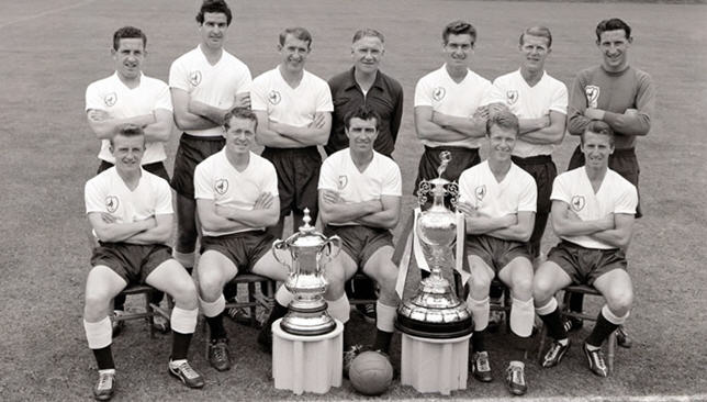 توتنهام يستعرض ألقابه في الدوري الإنجليزي وكأس إنجلترا في عام 1961