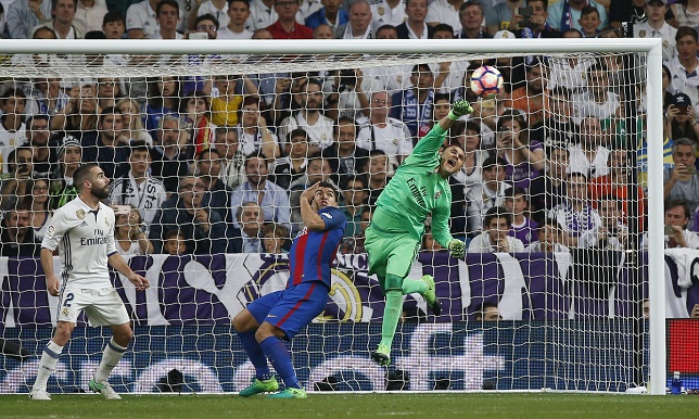 Real Madrid's Keylor Navas in action with Barcelona's Luis Suarez