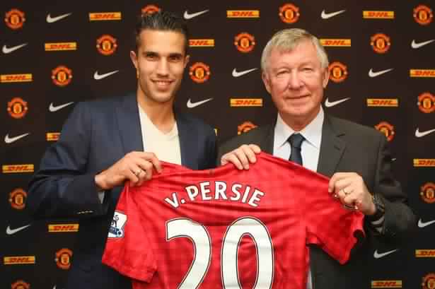 Robin Van Persie signs with Manchester United
