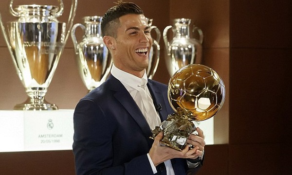 3B558A6300000578-4032136-Cristiano_Ronaldo_was_awarded_the_Ballon_d_Or_award_for_the_four-a-5_1481729907727