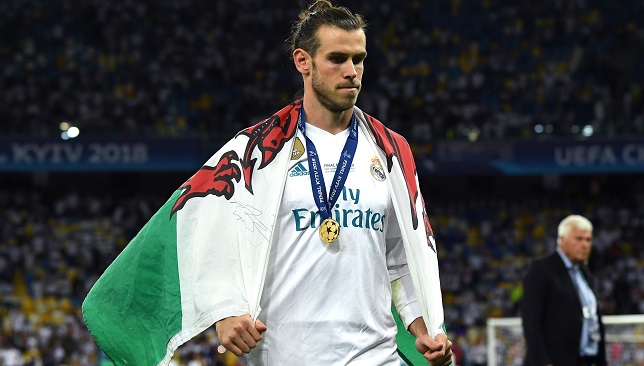Gareth-Bale-with-Wales-flag