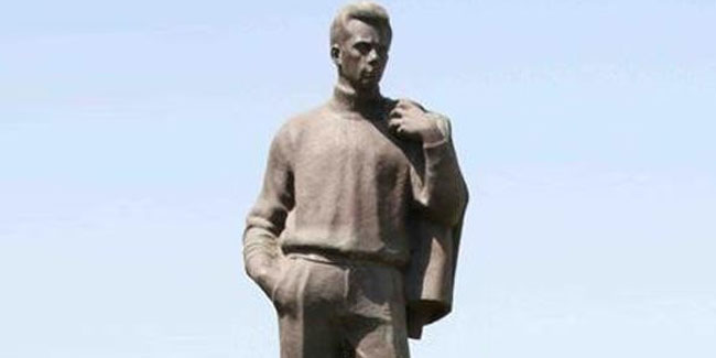 Saleh-Selim-Statue