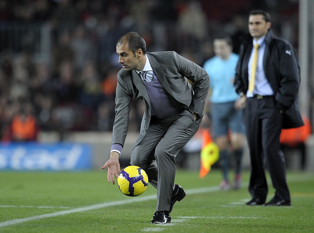 Barcelona's coach Pep Guardiola (L) catc