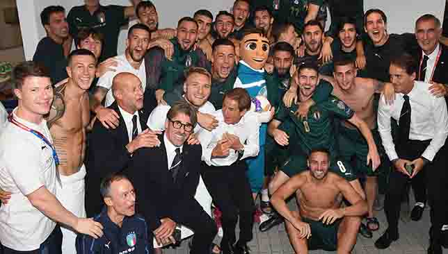 احتفال منتخب إيطاليا بعد التأهل ليورو 2020