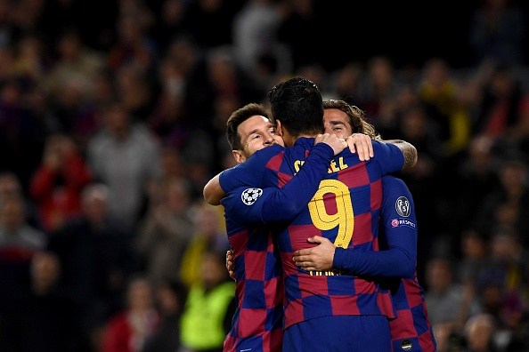برشلونة يحتفل بالانتصار على دورتموند والتأهل للدور التالي