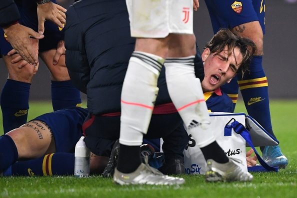 زانيولو يتألم أثناء مباراة يوفنتوس بعد الإصابة