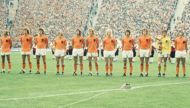 منتخب هولندا أفضل من طبق الكرة الشاملة في نهائي كأس العالم 1974