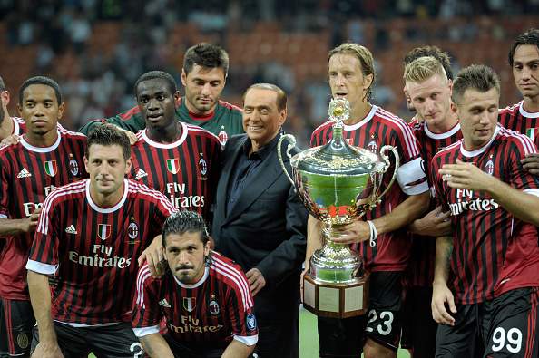 بيرلسكوني مع فريق ميلان عام 2011