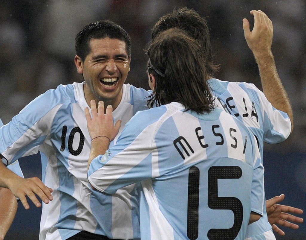 Argentina's Juan Riquelme (L) celebrates