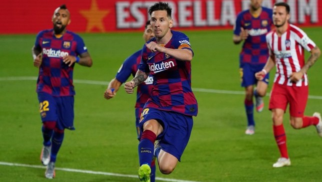 ليونيل ميسي يحتفل بهدفه أمام أتلتيكو مدريد