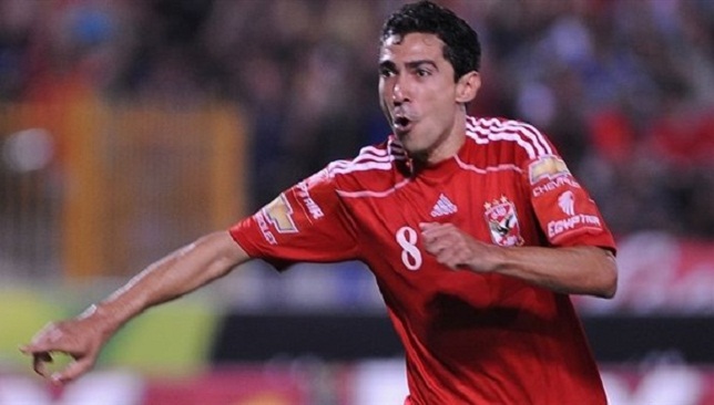 نجم الأهلي السابق يدافع عن لاعب الزمالك المنبوذ 